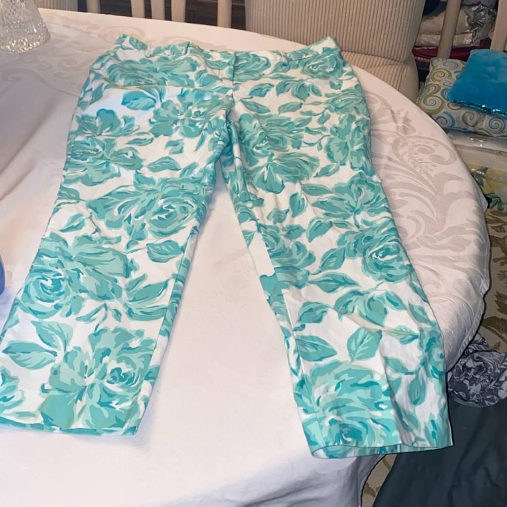 Rafaella studio size 16 white and blue floral capris 26 inch inseam